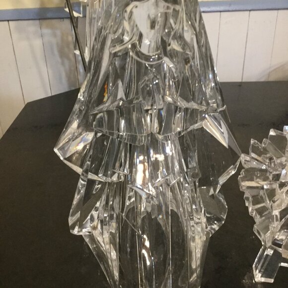 3 piece acrylic manger, Mary 10", Joseph 15" and baby Jesus excellent condition - Picture 3 of 7